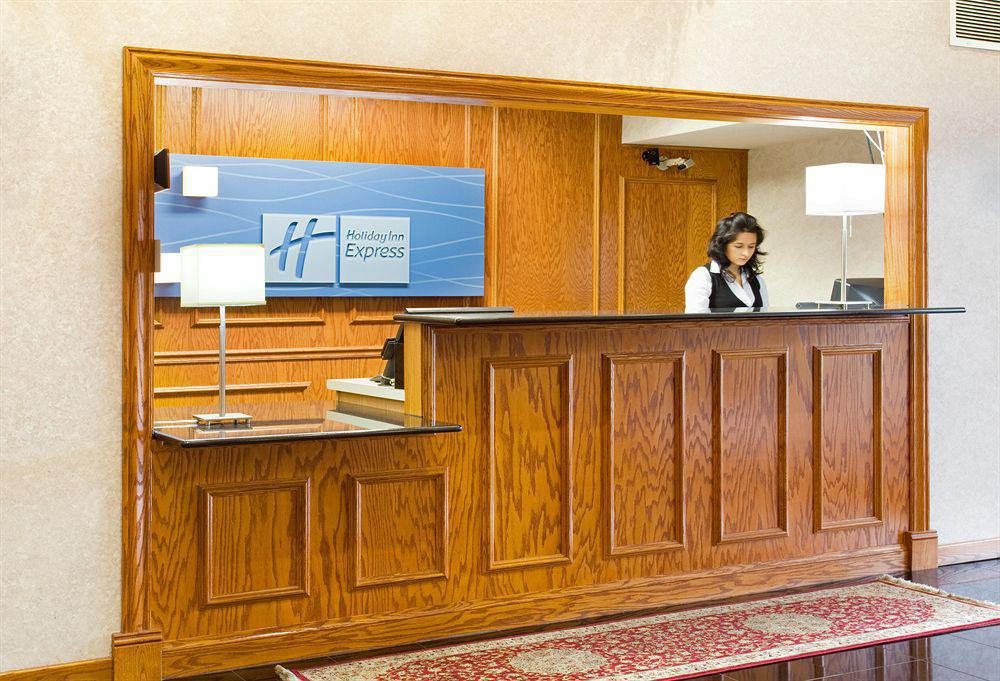 Holiday Inn Express & Suites Chicago-Libertyville By Ihg Dalaman gambar